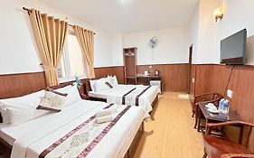 Nhat Minh Etown&Airport Hotel